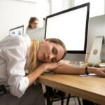 7 Penyebab Sering Mengantuk di Siang Hari