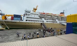 Keluarga Terlantar di Pelabuhan Priok Setelah Dijanjikan Ke Batam