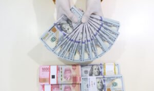 Nego Tarif Trump Dorong Rupiah ke Rp16.830