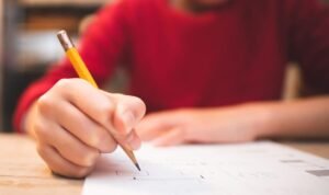 Guru SMA KBB Diberhentikan Usai Tugaskan Siswa Gambar Alat Reproduksi
