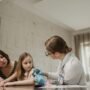 Anak Demam Setelah Imunisasi? Ini Tips Dokter!
