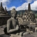 Candi Borobudur Ditempeli Permen Karet