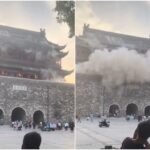 Atap Menara Tua Runtuh Nyaris Timpa Turis