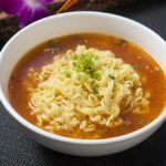 Jangan Campur Mi Instan dengan 3 Makanan Ini