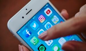 Kesenjangan Sosial di Media Sosial Cerminan atau Sensasi?