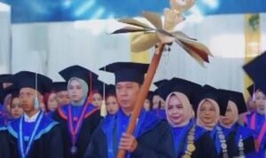 Viral Wisuda SMK Purwokerto Mirip Universitas