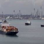 Mengapa RI Ketergantungan BBM Singapura?