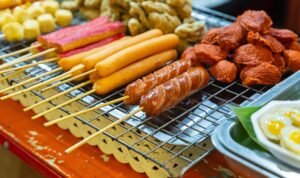 Menjelajahi Kelezatan Lokal: Surga Makanan Murah yang Menggugah Selera